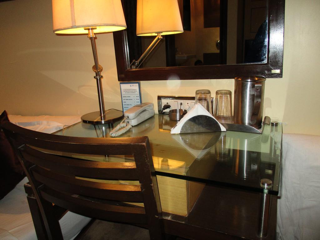 Hotel Sapna Marine Мумбай Екстериор снимка