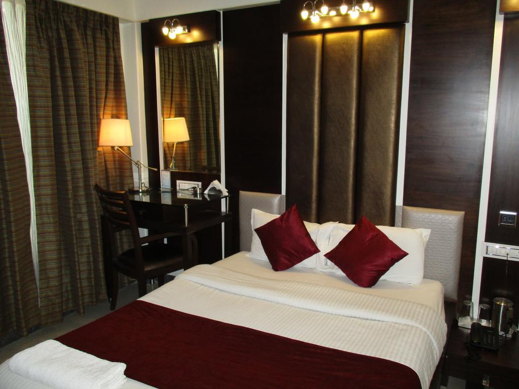 Hotel Sapna Marine Мумбай Екстериор снимка