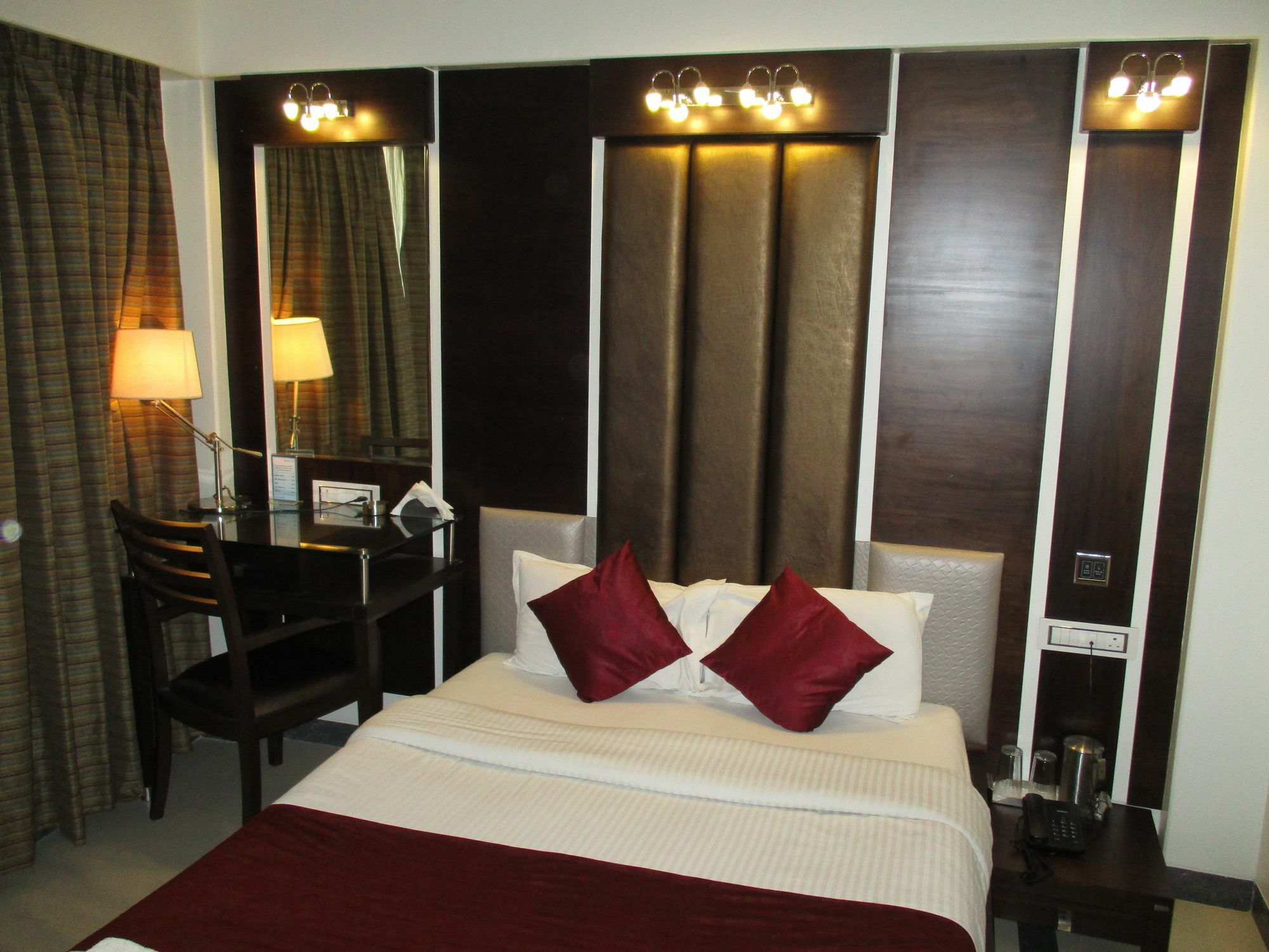 Hotel Sapna Marine Мумбай Екстериор снимка