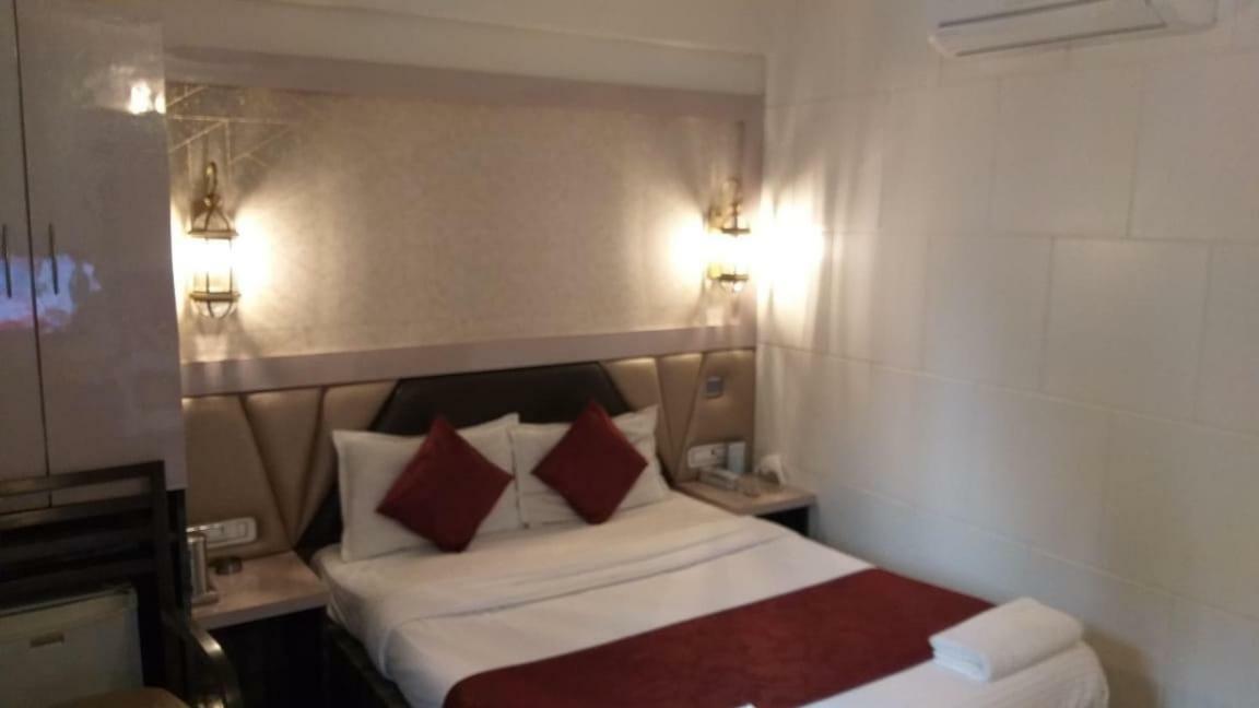 Hotel Sapna Marine Мумбай Екстериор снимка