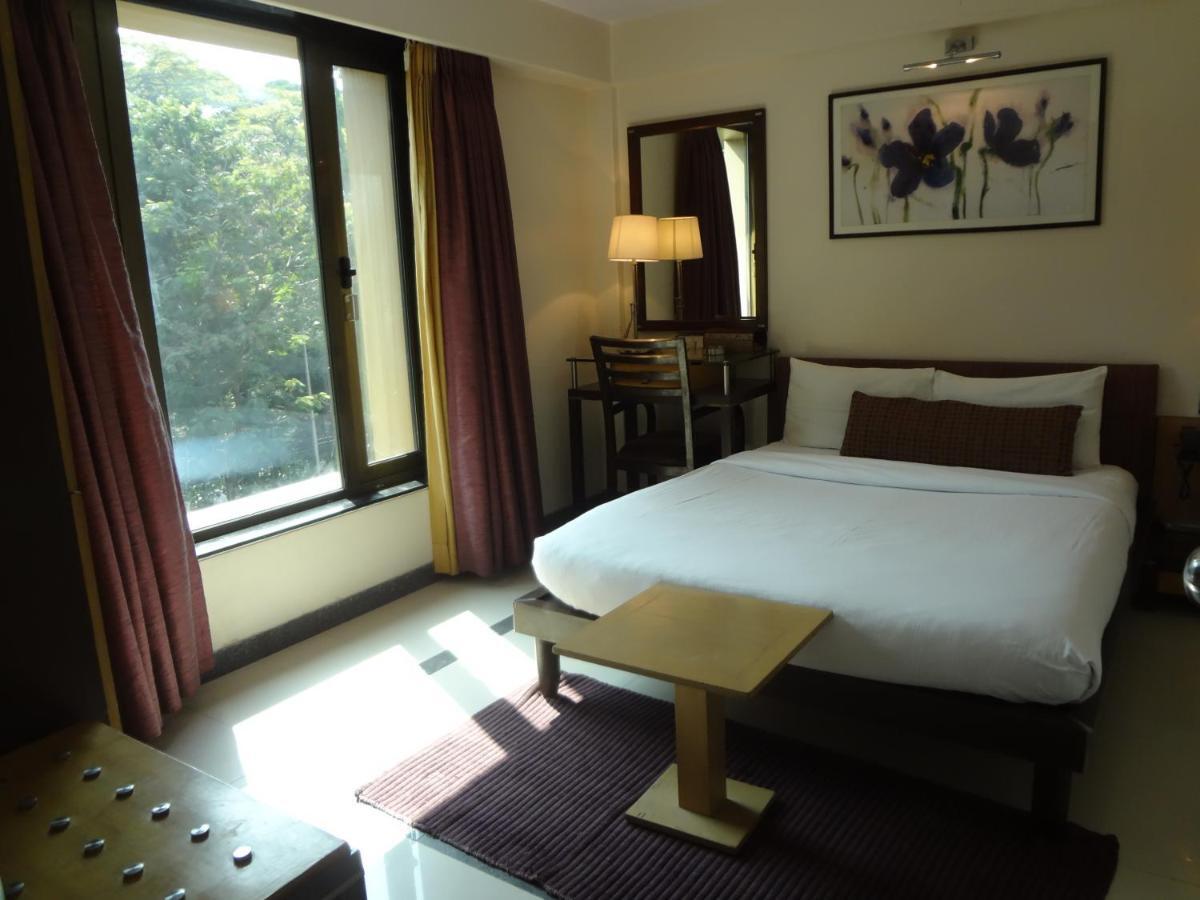 Hotel Sapna Marine Мумбай Екстериор снимка