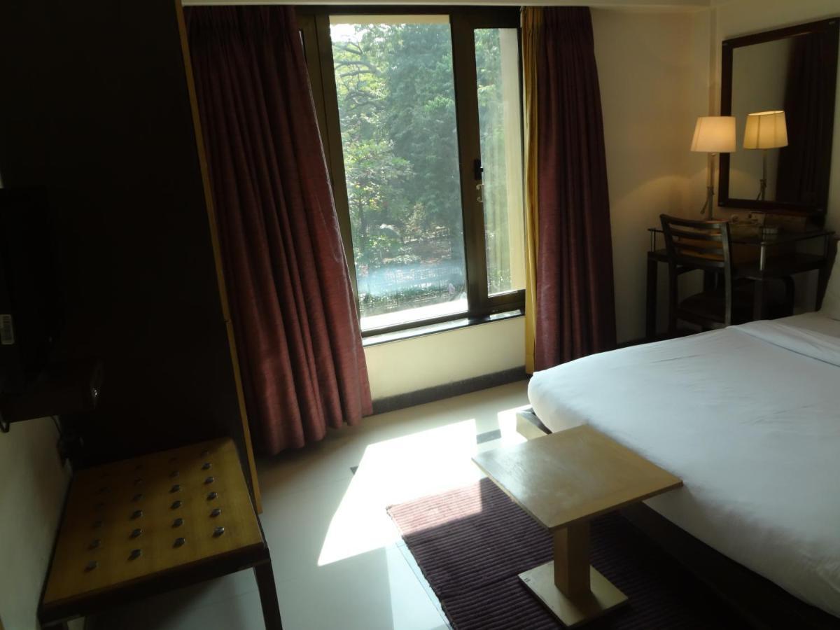 Hotel Sapna Marine Мумбай Екстериор снимка